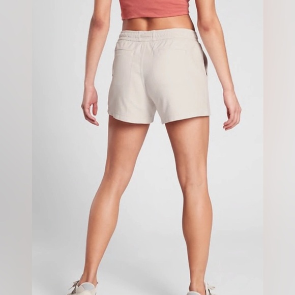 ATHLETA BIRCH GRAY FARALLON SHORTS - Picture 3 of 7